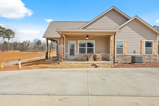 52 Maddox Ln, Chatsworth, GA 30705