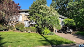 559 Nordhoff Dr, Leonia, NJ 07605