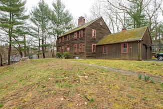 15 Hart Rd, Lynnfield, MA 01940