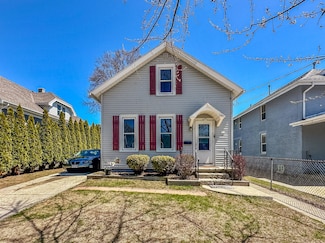 913 S 24th St, Manitowoc, WI 54220