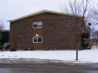 1663 Maple Ln, Elgin, IL 60123