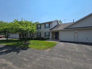 1075 N Village Dr Unit 4, Round Lake Beach, IL 60073