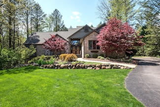 8544 Far Ravine Dr, Pinckney, MI 48169