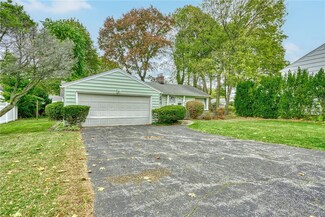 44 Maplehurst Rd, Rochester, NY 14617