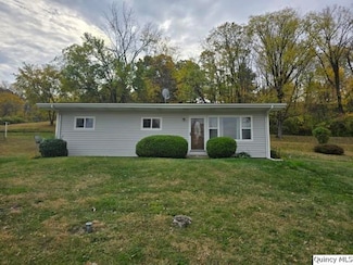 840 W 4th St, Dallas City, IL 62330