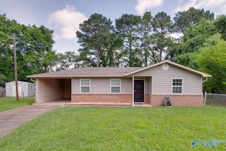 2404 Yorkshire Cir SW, Huntsville, AL 35803