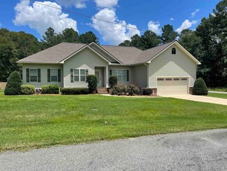 135 Live Oak Dr, Cochran, GA 31014