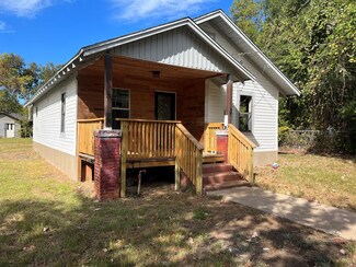703 N Ash St, Palestine, TX 75801