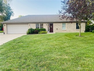 3384 North Dr, Beavercreek, OH 45432