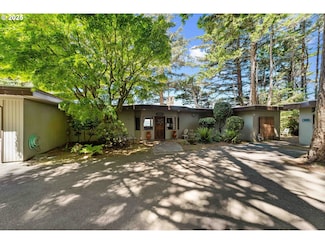 1230 Seagate Ave, Coos Bay, OR 97420