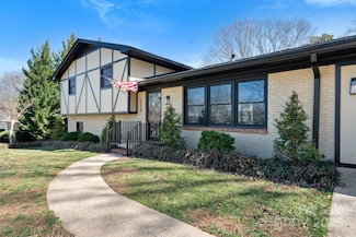 2530 31st Street Dr NE, Hickory, NC 28601