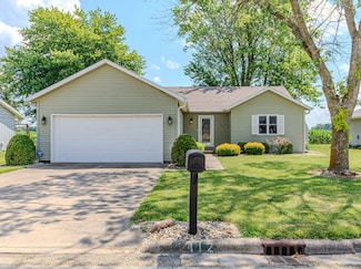 412 Holly Dr, Lincoln, IL 62656