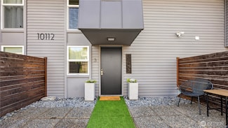 10112 NE 68th St Unit 3, Kirkland, WA 98033