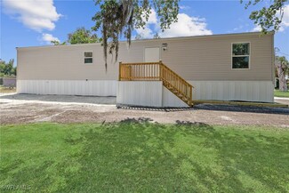 7728 Breeze Dr, North Fort Myers, FL 33917