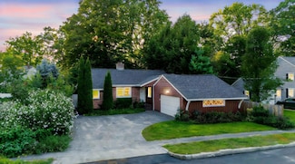 264 Oak St, Manchester, NH 03104