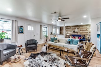 103 Amber Dr, Comfort, TX 78013