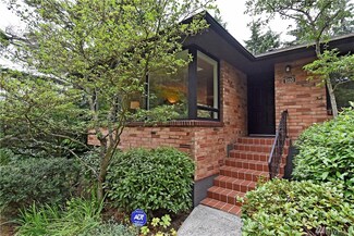 8520 32nd Ave NW, Seattle, WA 98117