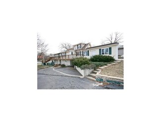 28 Anchor Dr, Blue Springs, MO 64015