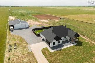 819 Bell Rd S, Iowa Park, TX 76367