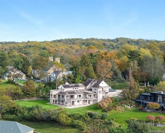 8 September Ln, Glen Cove, NY 11542