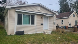 6 Pond St, Presque Isle, ME 04769