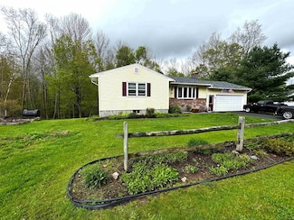 42 Center St, Bennington, VT 05201