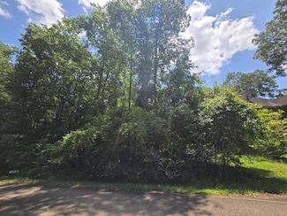 1403 E Lakeshore Dr, Carriere, MS 39426