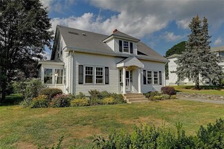 405 Maple Ave, Barrington, RI 02806