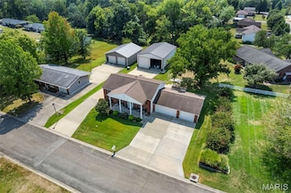 212 Lon Dell Dr, Chester, IL 62233