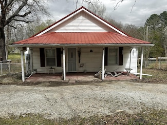 252 Washington Ave, Camden, TN 38320