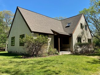 15 Pine Hill Rd, Vineyard Haven, MA 02568