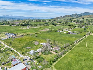 560 E Valley View Rd, Ashland, OR 97520