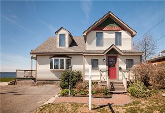 10 Blanding Ave, Barrington, RI 02806