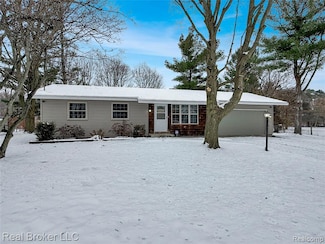 5611 Miriam Dr, Saginaw, MI 48601