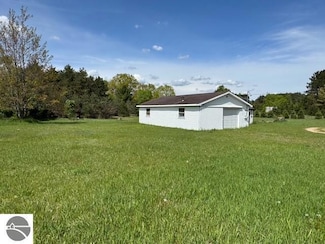 5672 W Houghton Lake Rd, Lake City, MI 49651