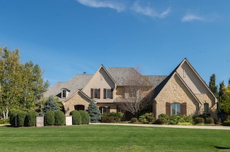 902 N Bluespruce Cir, Hartland, WI 53029