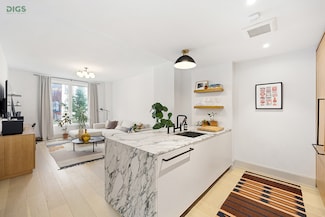 308 N 7th St Unit 2C, Brooklyn, NY 11211