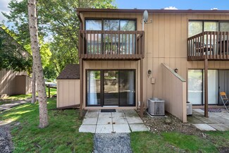 33 Montego Colony Unit 7, Fox Lake, IL 60020