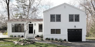 27 Mary Ln, Riverside, CT 06878