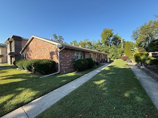 230 Troy Ln, Lombard, IL 60148