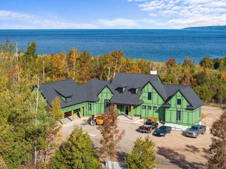 4688 Sunset View Ln, Petoskey, MI 49770