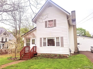 49 Grove St, Warsaw, NY 14569