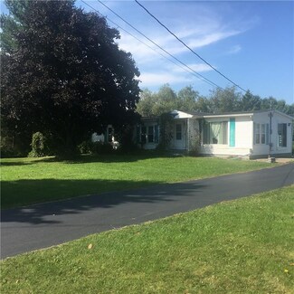 9450 Warsaw Rd, Le Roy, NY 14482