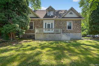 36 Seven Lakes Dr, Sloatsburg, NY 10974