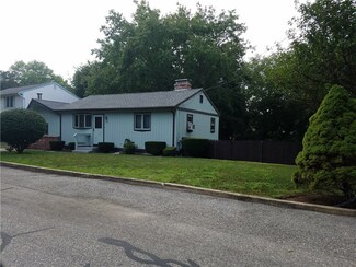 121 Reynolds Ave, Warwick, RI 02889