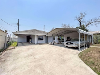 1707 Delmar St, Zapata, TX 78076