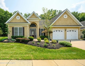 14 Caufield Ct, Freehold, NJ 07728