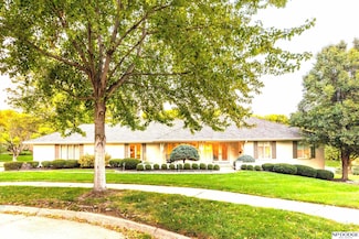 9829 Harney Pkwy S, Omaha, NE 68114