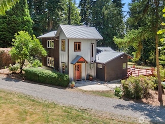 7712 Hellman Rd, Clinton, WA 98236