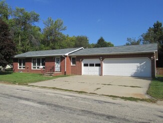 205 E 8th St, Monticello, IA 52310